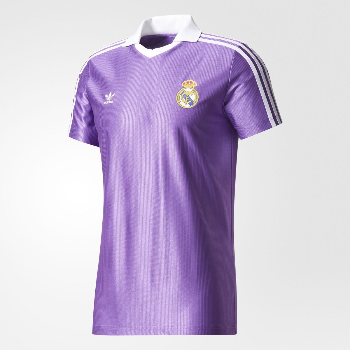 La camiseta vintage del Real Madrid que está haciendo furor entre los madridistas