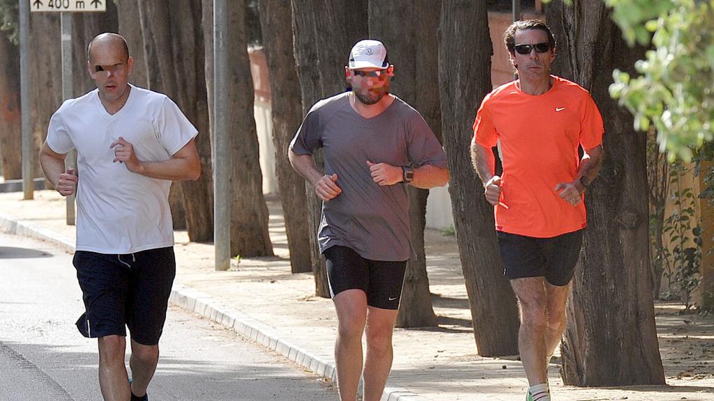 El expresidente del Gobierno haciendo running junto a sus guardaespaldas.