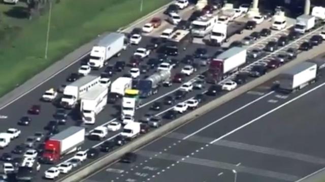 Atascos en una autopista de Orlando este viernes