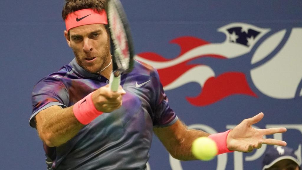 Del Potro, golpeando una derecha ante Nadal.