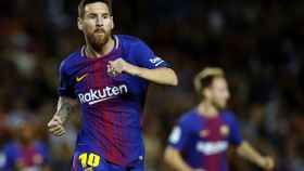 Messi celebra uno de sus tres goles al Espanyol.