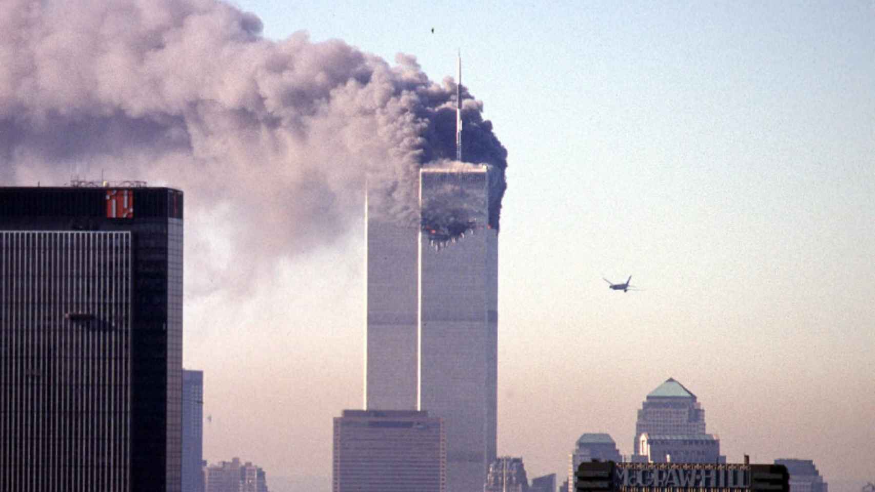 El segundo avión momentos antes de impactar contra las Torres Gemelas el 11-S.
