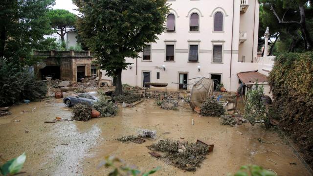 Una calle de Livorno inundada.