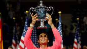 Nadal, levantando el título de campeón del Abierto de los Estados Unidos.