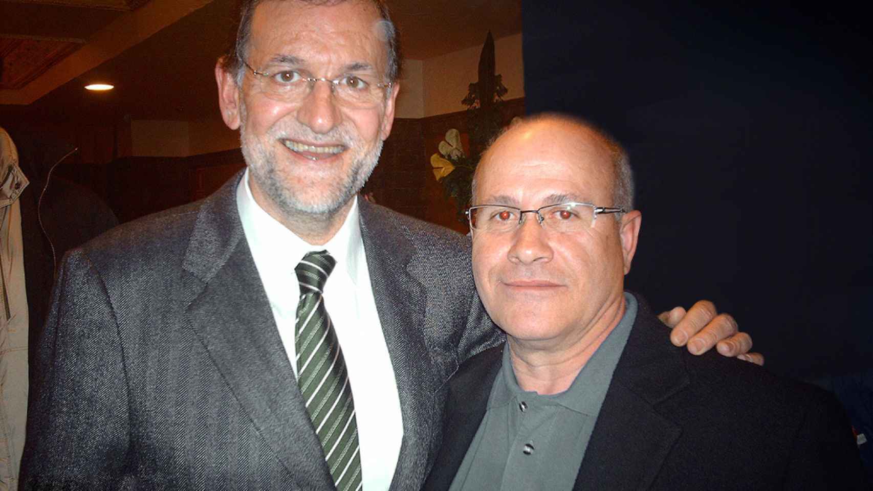 Antonio Ibáñez de Alba junto a Mariano Rajoy, a quien asesoró durante la crisis del Prestige, en 2012.