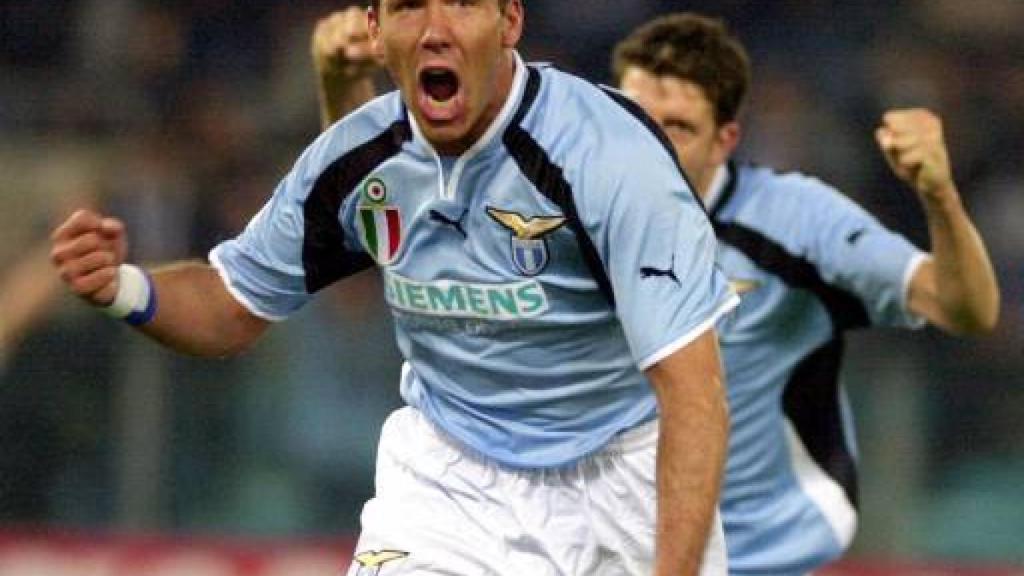 Simeone celebra un gol con la Lazio.