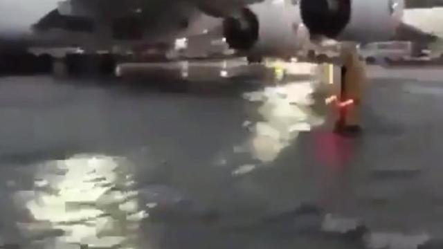 Imagen falsa del aeropuerto de Miami inundado.