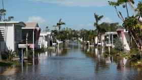 Casas inundadas en Naples, una de las zonas más afectadas en EEUU