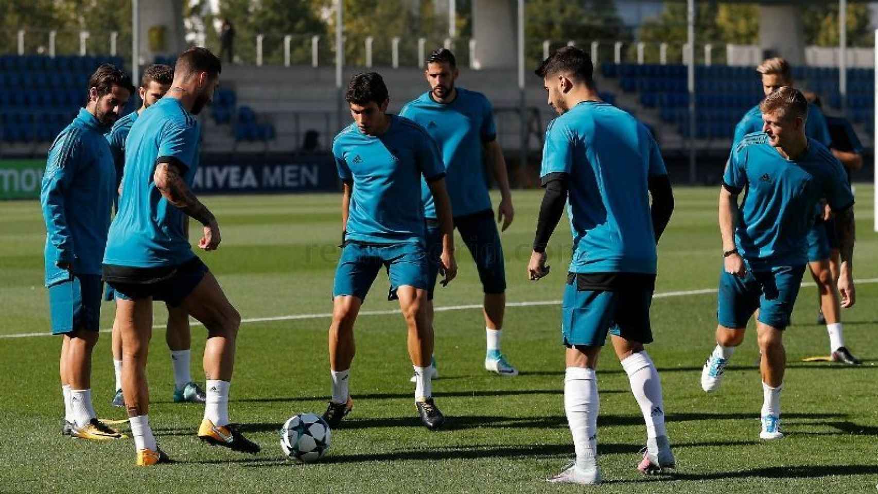 El Real Madrid se entrena antes de recibir al APOEL