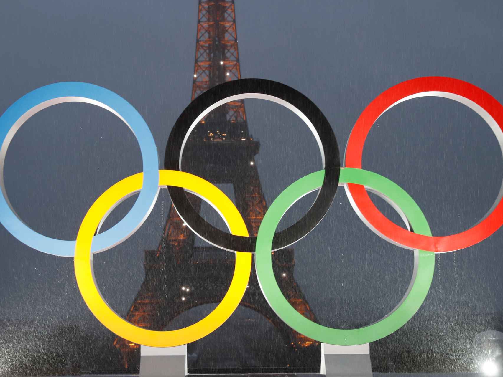 París ya luce los aros olímpicos.