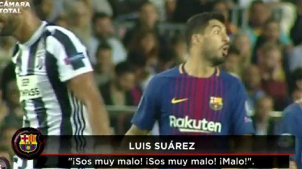 Suárez ataca al árbitro y no recibe castigo. Foto: Twitter (@champions_total).