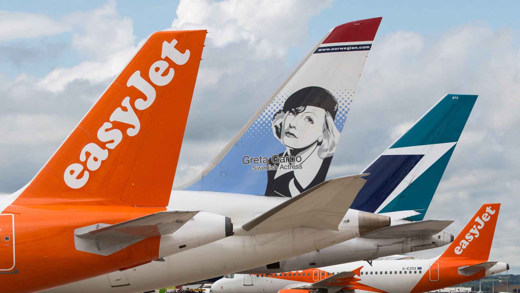 Imagen de aviones de easyJet, Norwegian y Westjet.
