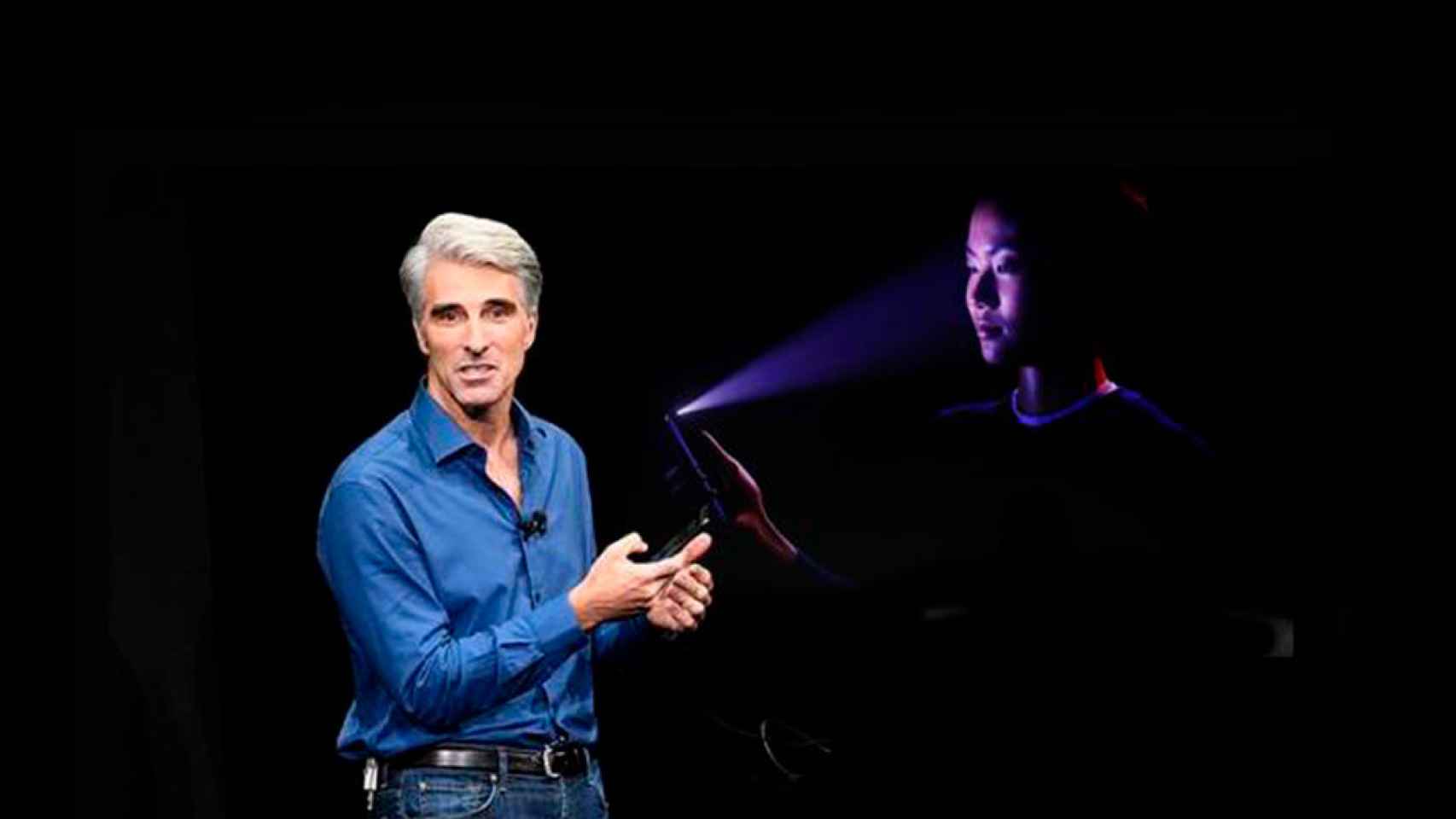 Craig Federighi en una presentación de Apple.