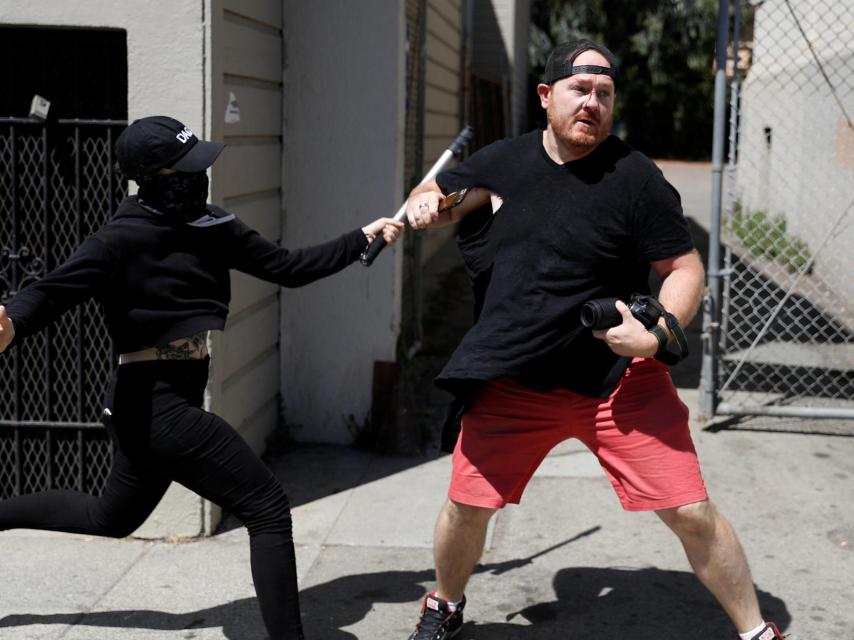 Agreden a un fotógrafo durante la manifestación No Marxism in America.