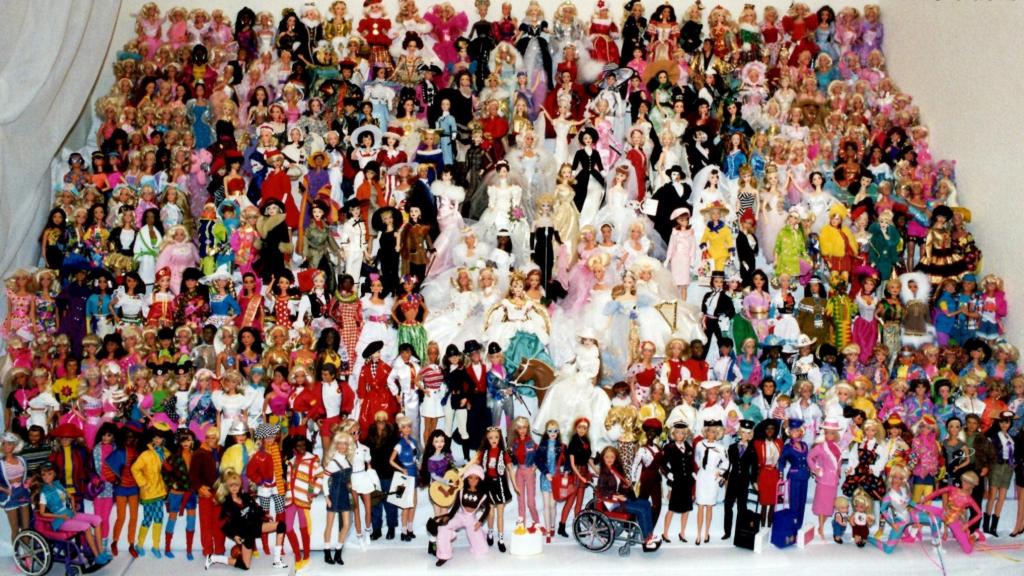 En 1996, ocho años tras comenzar a coleccionar, sus muñecas ya se contaban por centenas