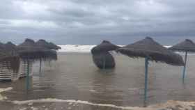 La playa de la Malvarrosa, afectada por el temporal.