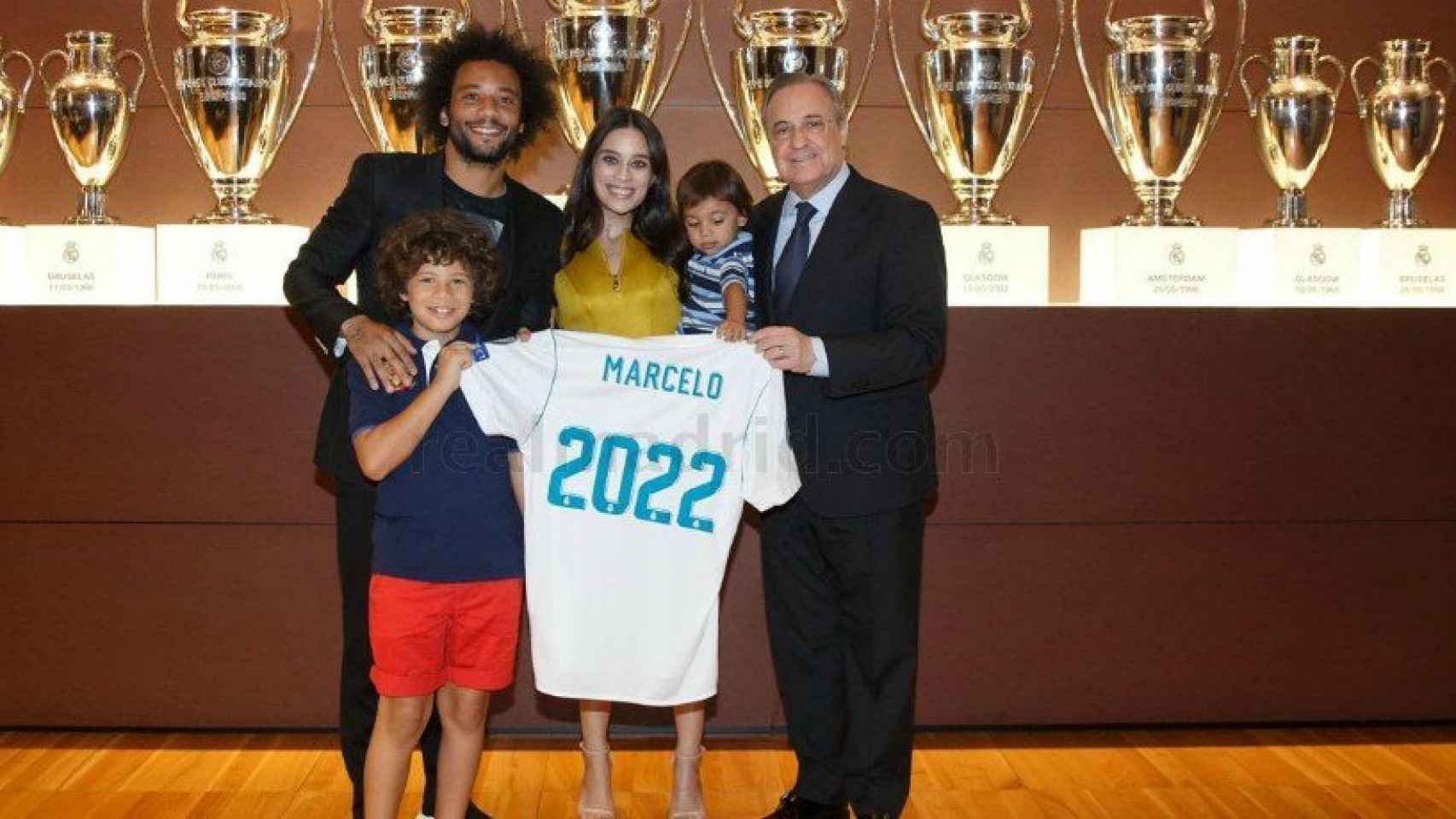 Marcelo junto a su familia y Florentino.