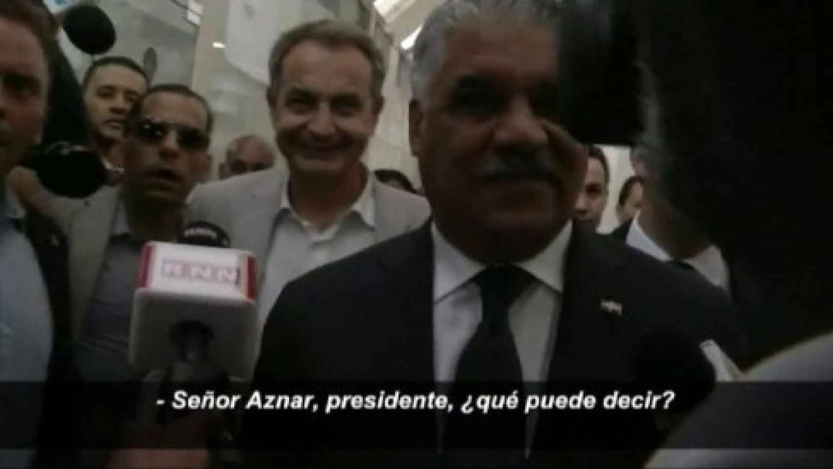 Un periodista dominicano confunde a Zapatero con Aznar.