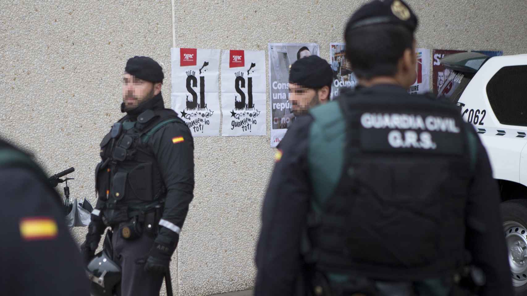 La Guardia Civil durante un registro en Cataluña.