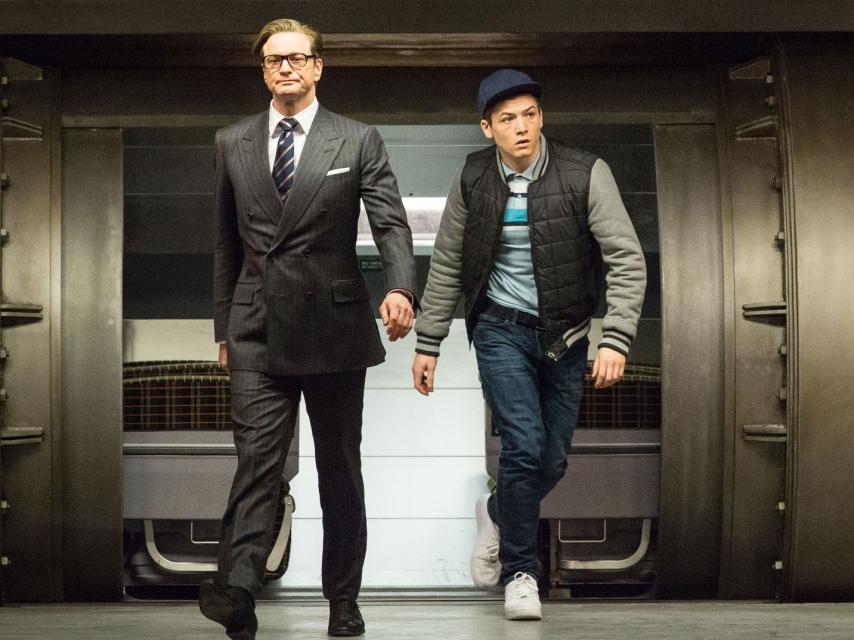 Colin Firth y Taron Egerton en Kingsman.