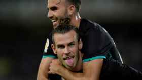 Borja Mayoral y Gareth Bale celebran el gol del galés en Anoeta.