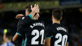 Mayoral y Asensio felicitan a Bale por su gol