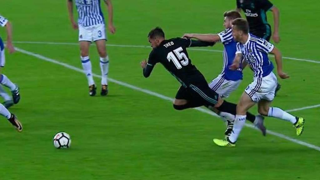 Penalti sobre Theo Hernández no pitado