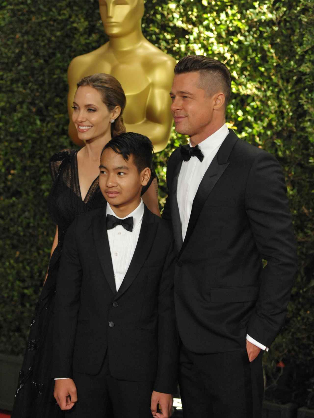 Angelina y Brad con Maddox en los Oscar.