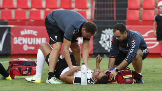 Aridane mientras era atendido en el estadio del Nástic. Foto: Albacete Balompié