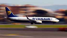Un avión de Ryanair aterriza en Roma.