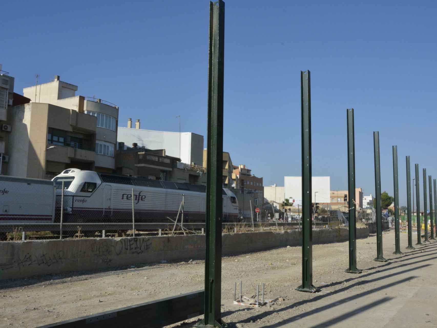 Obras del muro provisional de 9 kilómetros que dividirá Murcia