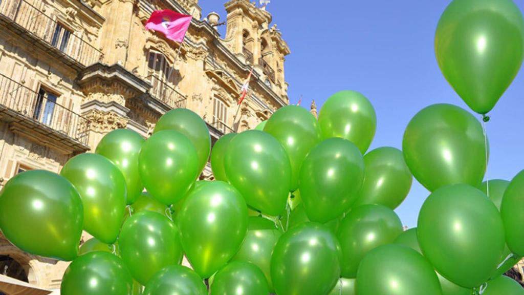 dia-mundial-alzheimer-21-septiembre-salamanca-globos-plaza-mayor-afa-asociacion-familiares-enfermos copia