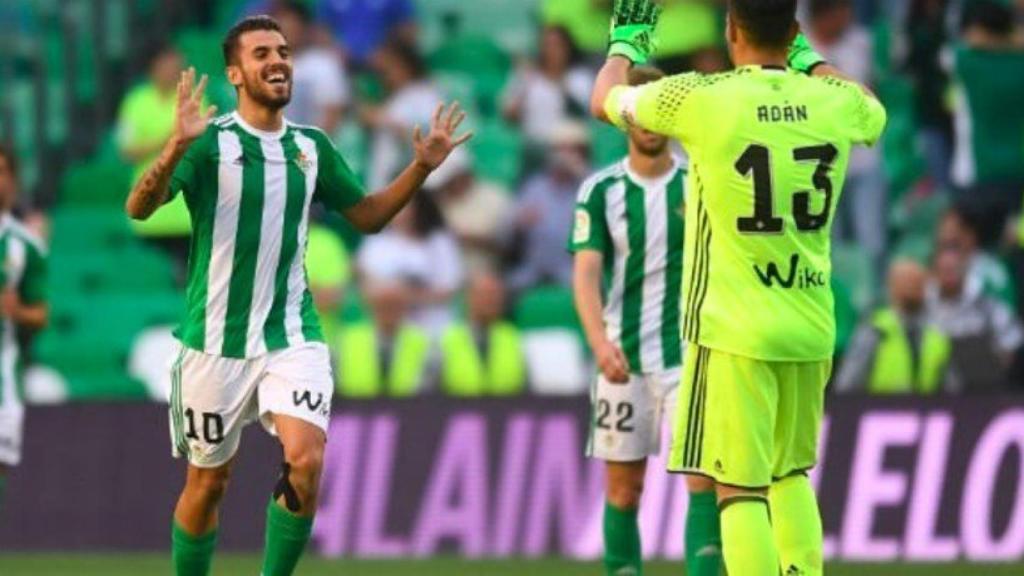 Adán celebra junto a Ceballos. Foto Instagram (@antonioadan13)