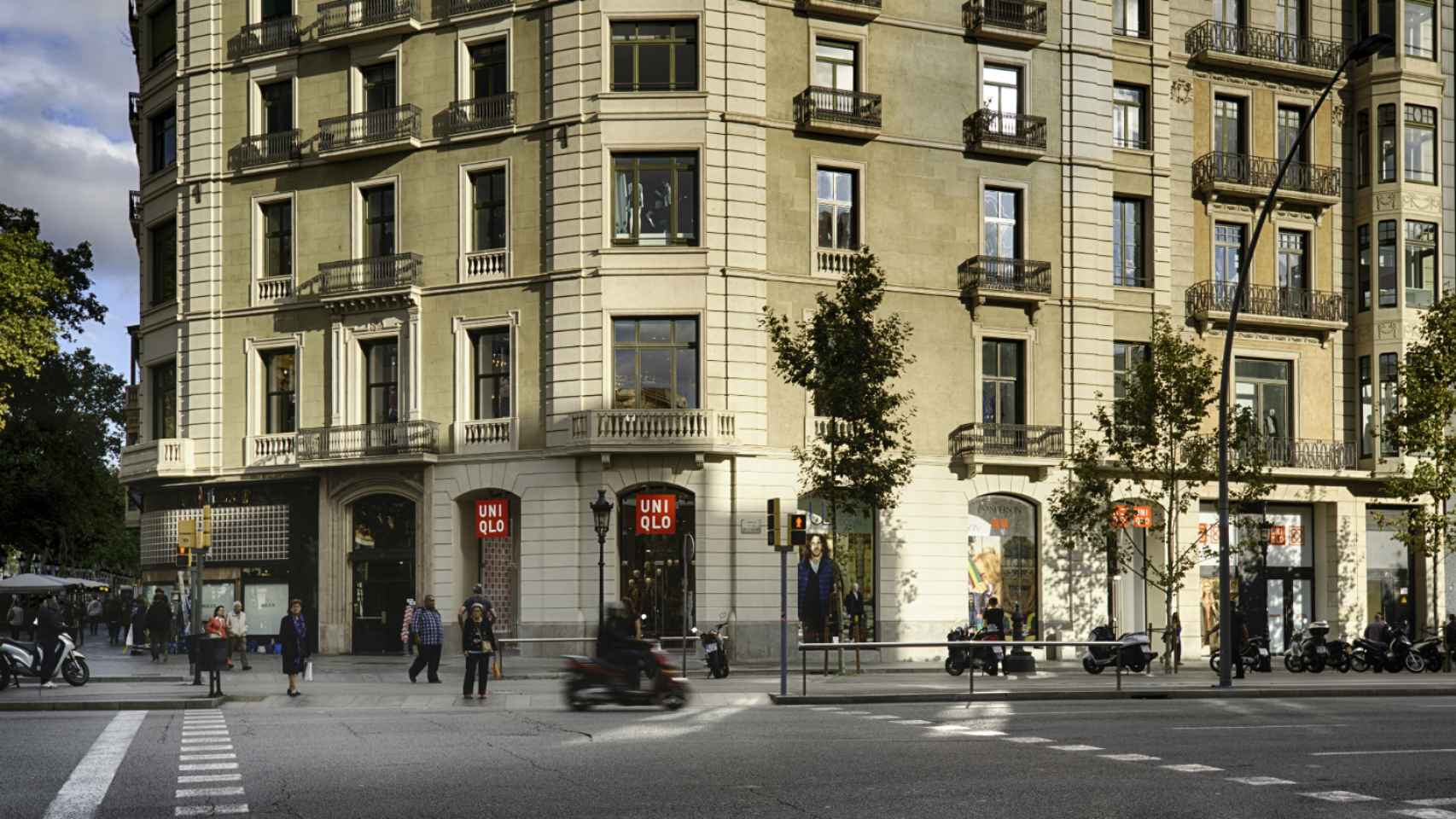La fachada de Uniqlo en el Paseo de Gracia de Barcelona.