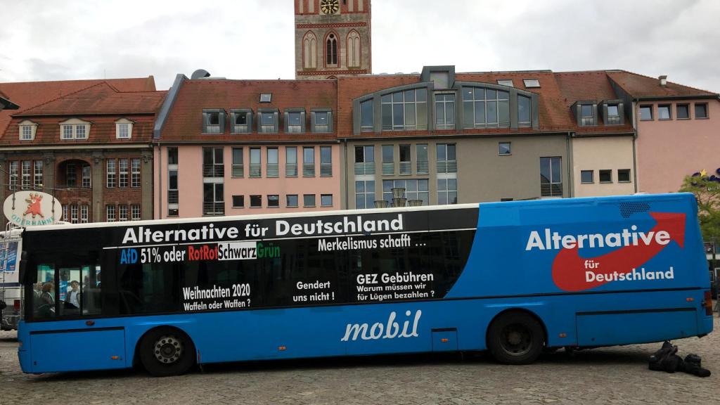 Los xenófobos de AfD podrían convertirse en tercera fuerza en el Bundestag.