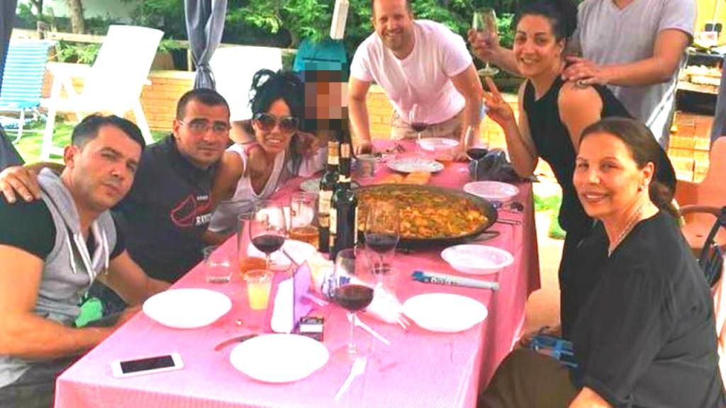 El clan Salazar en una comida en familia.