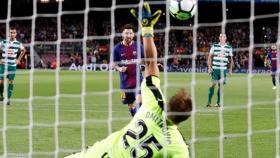 Messil lanzando el penalti ante el Eibar. Foto: Twitter (@FCBarcelona_es)