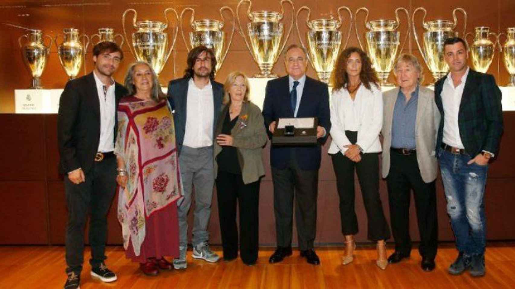 Florentino, con la familia de Ángel Nieto