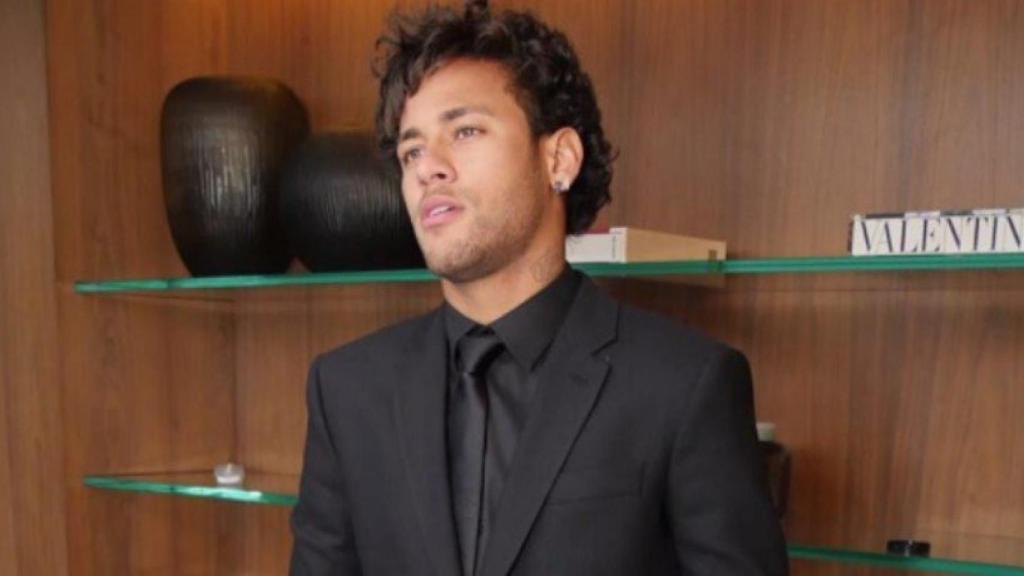 Neymar durante una sesión de fotos. Foto Instagram (@neymarjr)