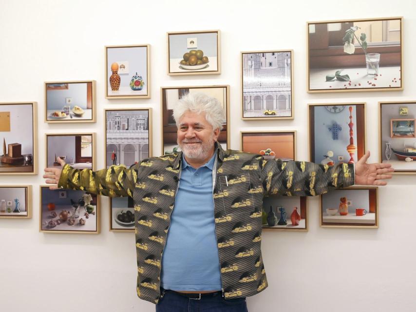 Pedro Almodóvar en la exposición.