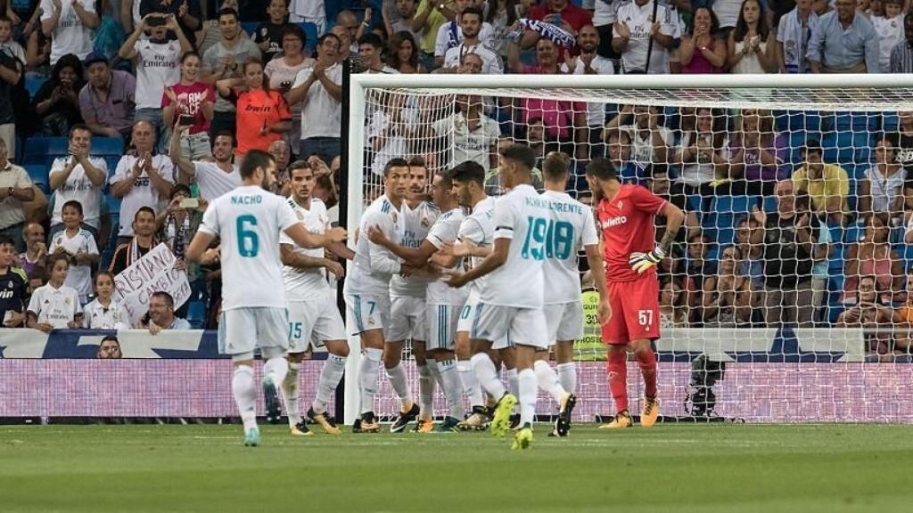 Piña de Madrid celebrando un gol. Foto: Pedro Rodríguez / El Bernabéu