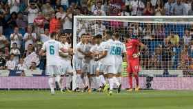 Piña de Madrid celebrando un gol. Foto: Pedro Rodríguez / El Bernabéu