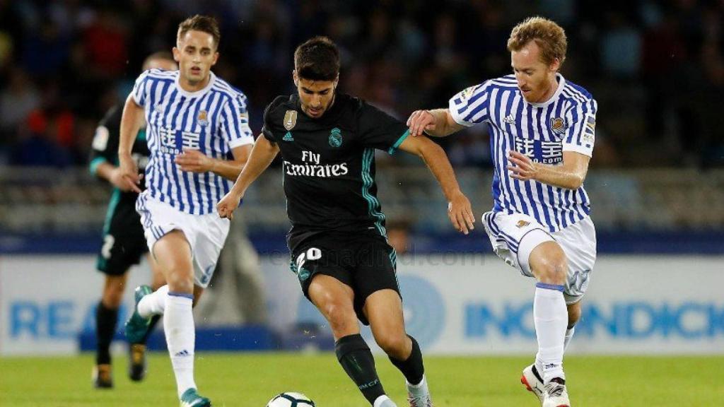 Asensio conduce el balón ante la Real Sociedad.