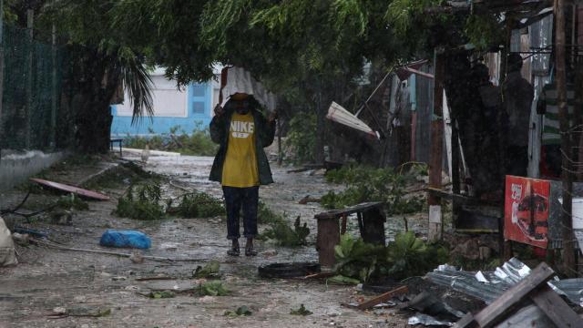 Estado en el que quedó una calle de Punta Cana.