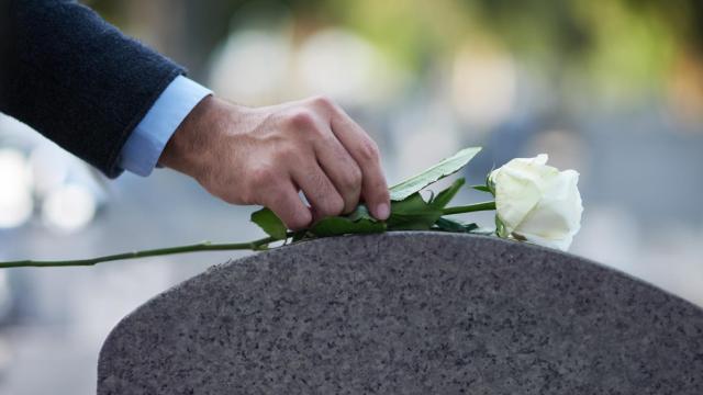 14 años yendo a funerales para gorronear comida en los velatorios