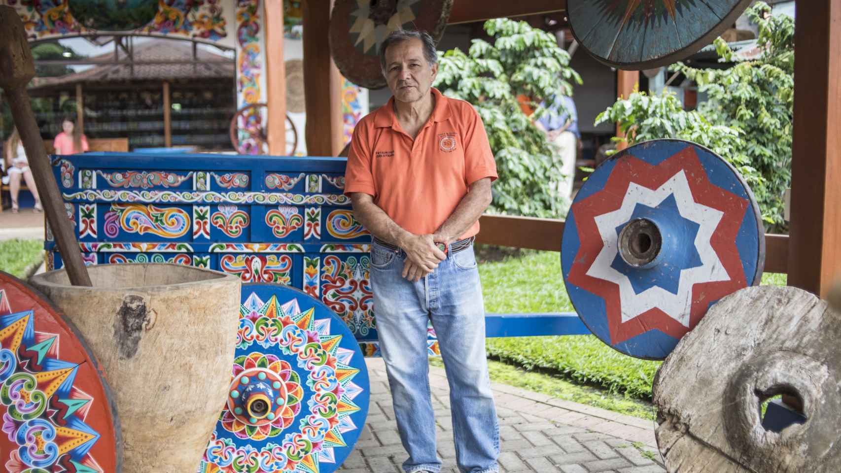 Enrique Villegas es artesano de carretas en el taller Eloy Alfaro, uno de los primeros y más importantes del país