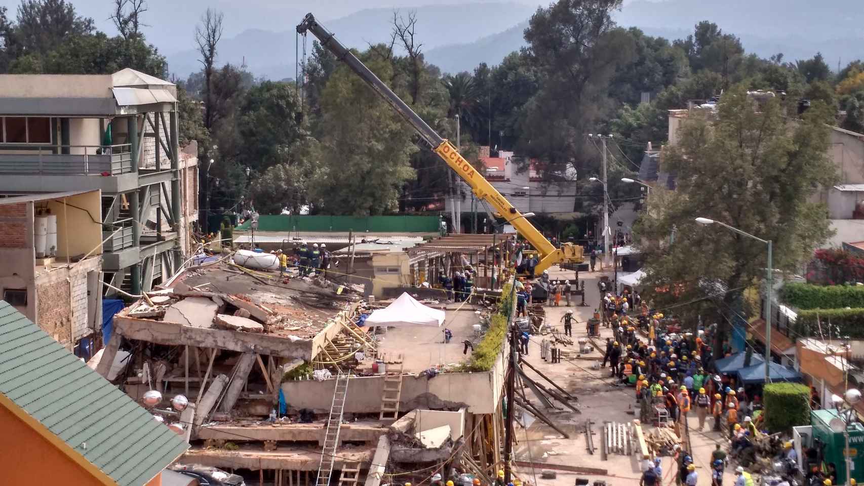 La mitad de la escuela, donde estudiaban los niños más pequeños, fue destruida por completo por el terremoto
