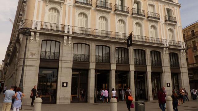 apple-store-puerta-del-sol-madrid-espana