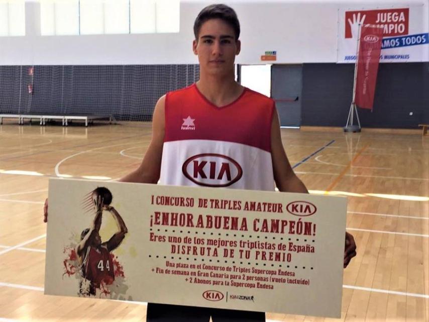 Gerard Jofresa tras ganarse una plaza en el concurso de triples de la ACB.