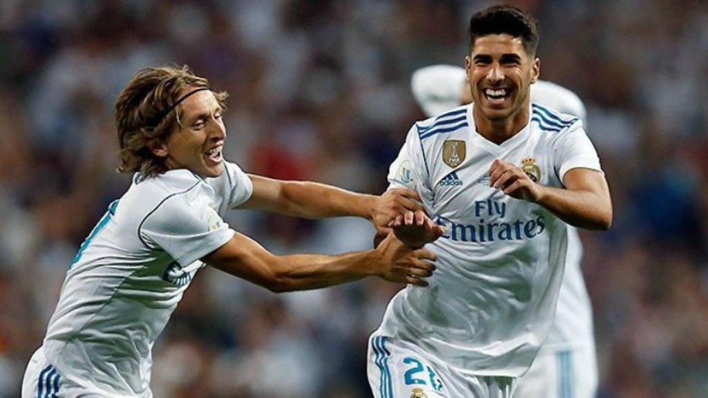 Asensio y Modric celebran el gol ante el Barça